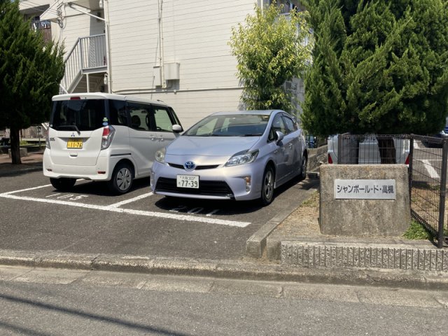 【高槻市庄所町のアパートの駐車場】