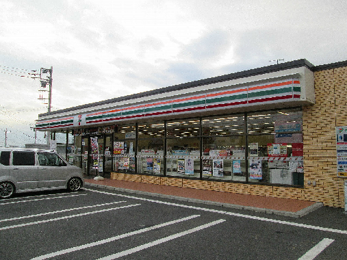 【伊勢原市岡崎のアパートのコンビニ】