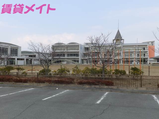 【津市香良洲町のアパートの小学校】