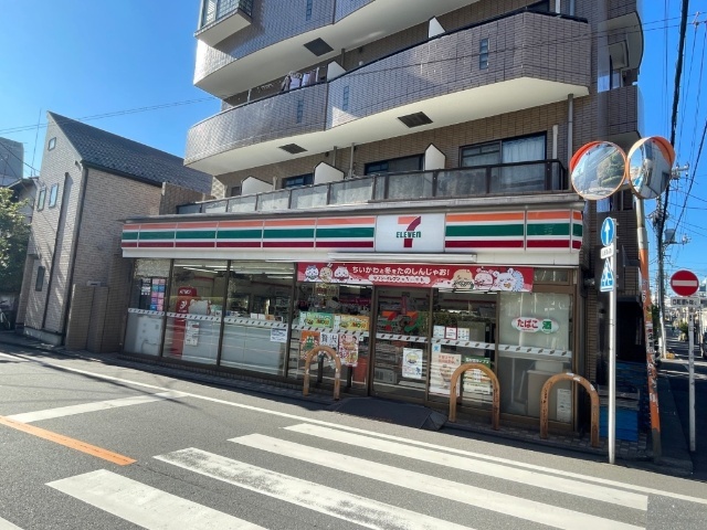 コンビニ　セブンイレブン都立大学駅南店（コンビニ）まで5m