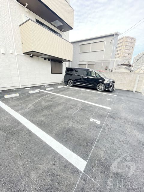 【堺市北区中百舌鳥町のマンションの駐車場】