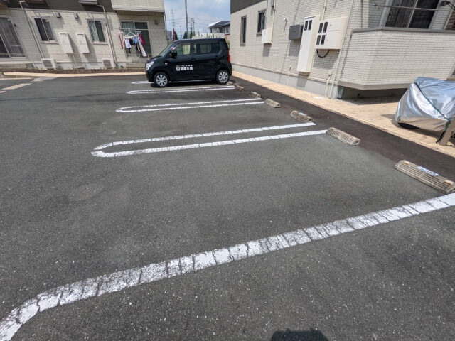 【浜松市浜名区小林のアパートの駐車場】