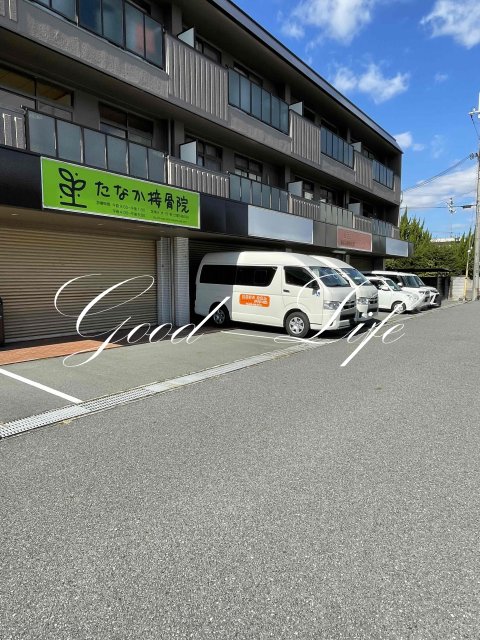 【高砂市神爪のマンションの駐車場】