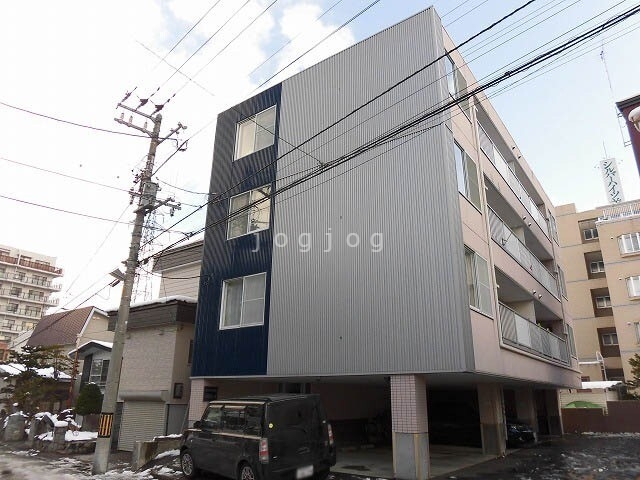 【札幌市豊平区福住三条のマンションのロビー】