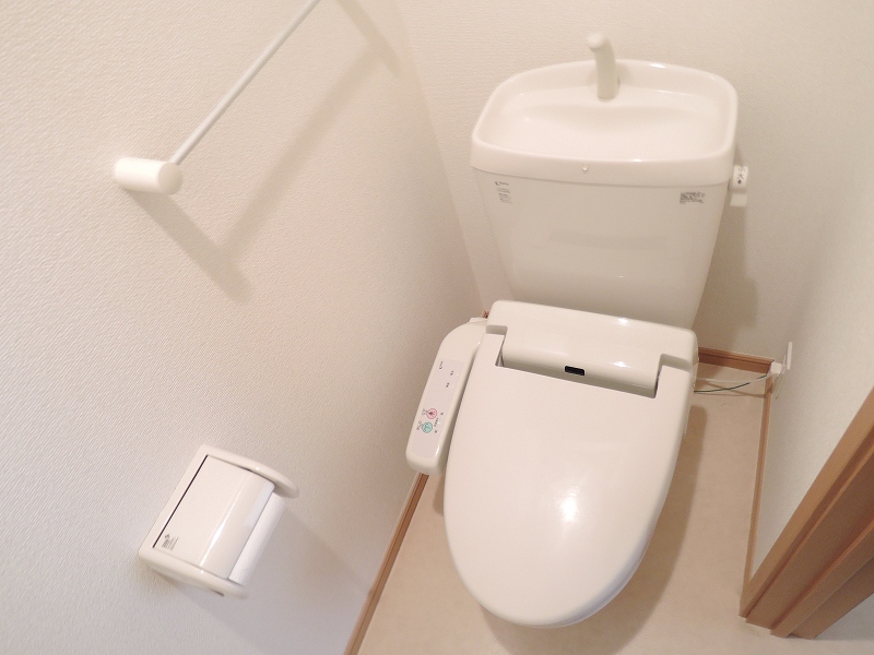 トイレ　暖房便座・ウォシュレット付き