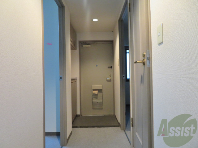 玄関　玄関の様子がこちらですね。シューズボックスがありますね