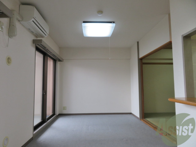 居室・リビング　リビングルームです。広々１３．５帖もあります。