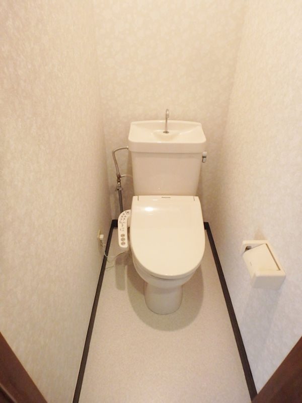 トイレ　温水洗浄便座つき！