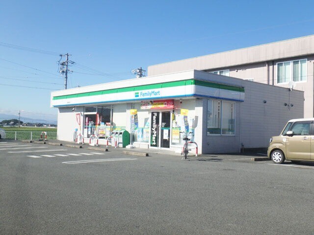 コンビニ　ファミリーマート松阪岡本店（コンビニ）まで292m