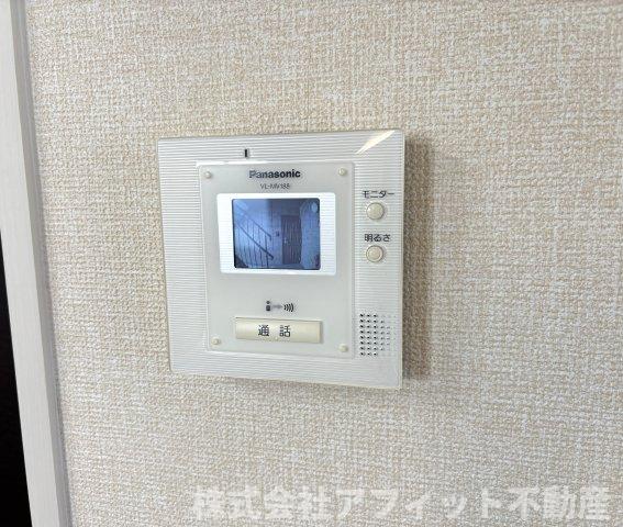 セキュリティ　TV付インターホン　※反転イメージ