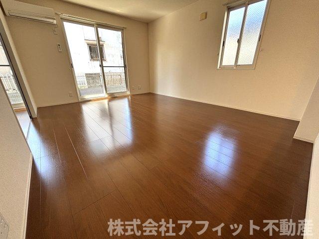 居室・リビング　LDK15.5帖　※反転イメージ