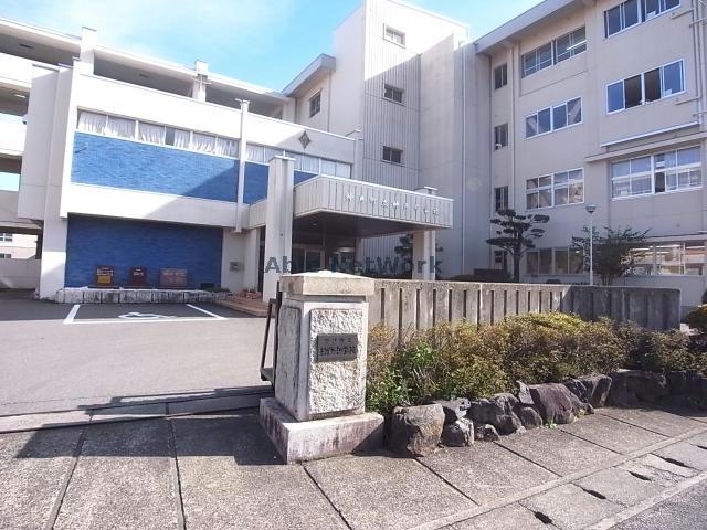 中学校　神戸町立神戸中学校（中学校）まで876m