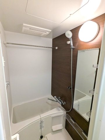 バス・シャワールーム　浴室換気乾燥機付き、ワイドシャワーヘッド