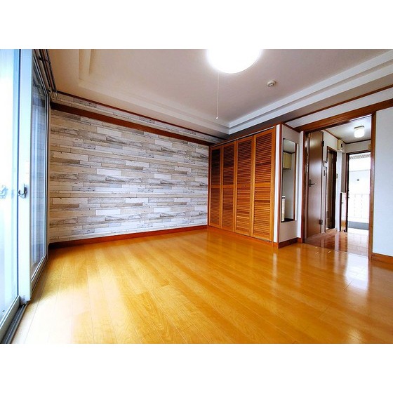 居室・リビング　ＬＥＤ照明付き、二重サッシ仕様です。