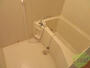 バス・シャワールーム　浴室はゆったりと浸かれるサイズ感になっています。