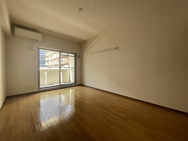 居室・リビング　同物件別室です。