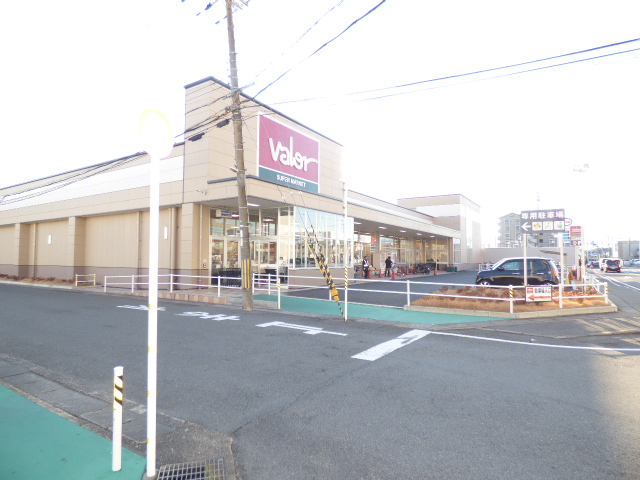 スーパー　バロー 下鳥羽店（スーパー）まで404m