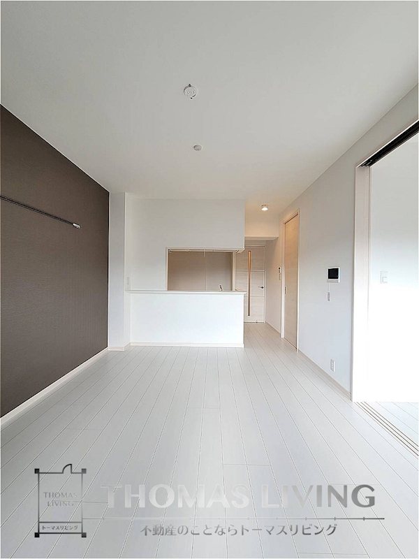 居室・リビング　実際の間取りは反転しております。