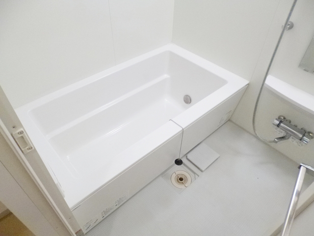 バス・シャワールーム　嬉しい鏡付きのお風呂です☆