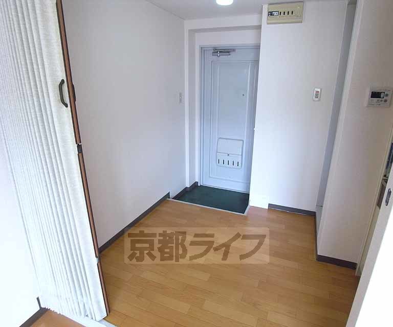 その他部屋・スペース　キッチン周りの廊下はとても広いですね