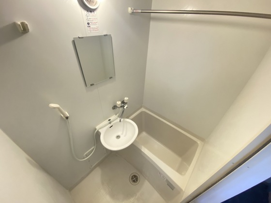 バス・シャワールーム　※別部屋の写真です