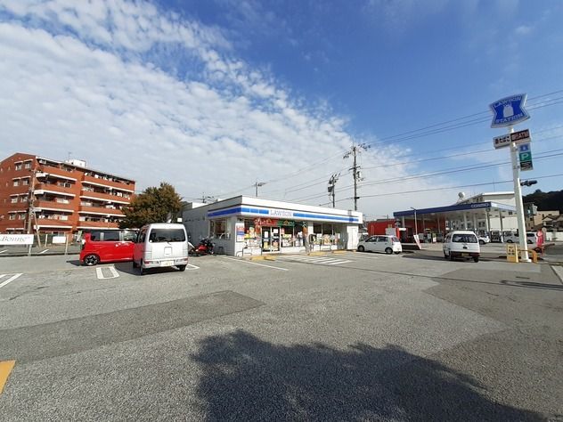 コンビニ　ローソン 高知薊野店（コンビニ）まで400m