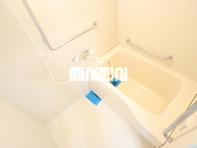 バス・シャワールーム　追い炊き機能付きの浴室です