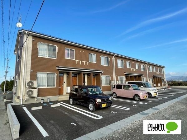 寒河江市大字西根のアパートの建物外観