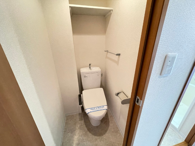 トイレ　温水洗浄便座付きのトイレです