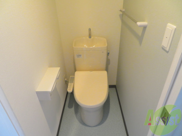 トイレ　トイレは温水洗浄便座です。あって嬉しい設備の１つですね。