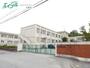 小学校　松阪市立山室山小学校（小学校）まで2500m