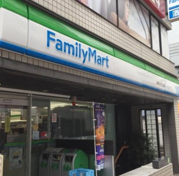 コンビニ　ファミリーマート 南青山七丁目店（コンビニ）まで486m