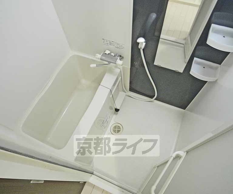 バス・シャワールーム　バスルームです。