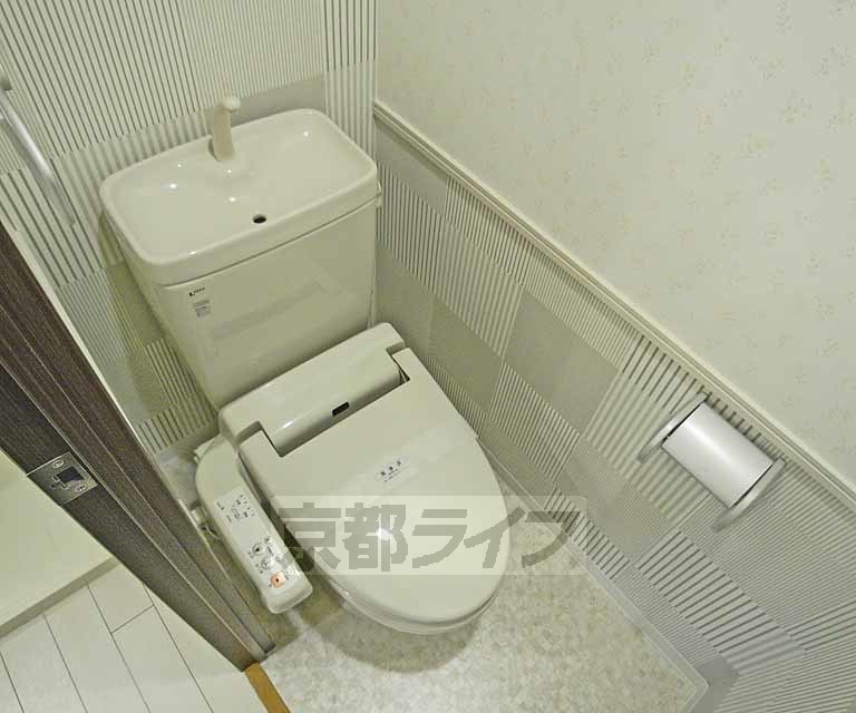 トイレ　ウォシュレット付きトイレです。