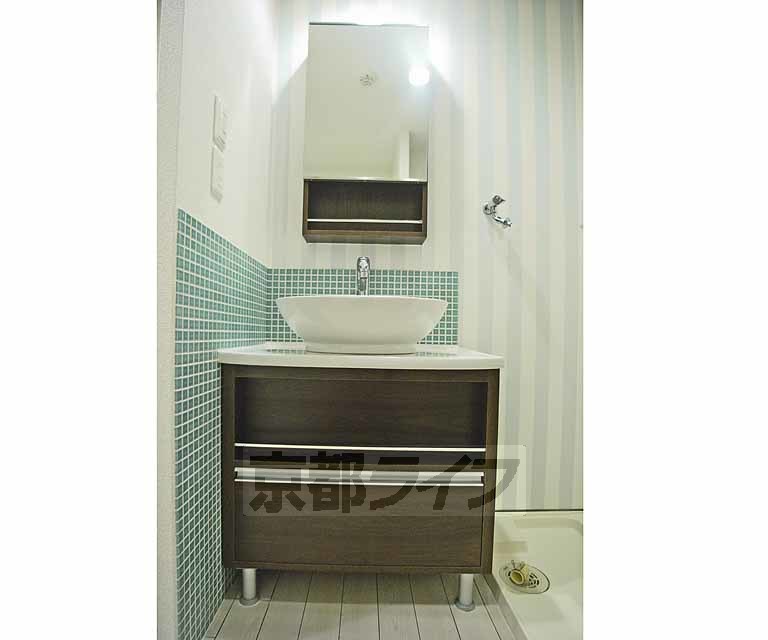 洗面設備　お洒落な洗面台です。