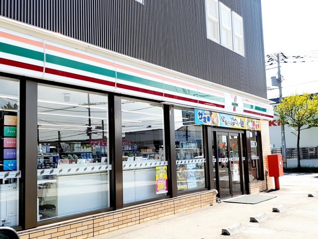 コンビニ　セブン－イレブン　岩見沢５条店（コンビニ）まで500m