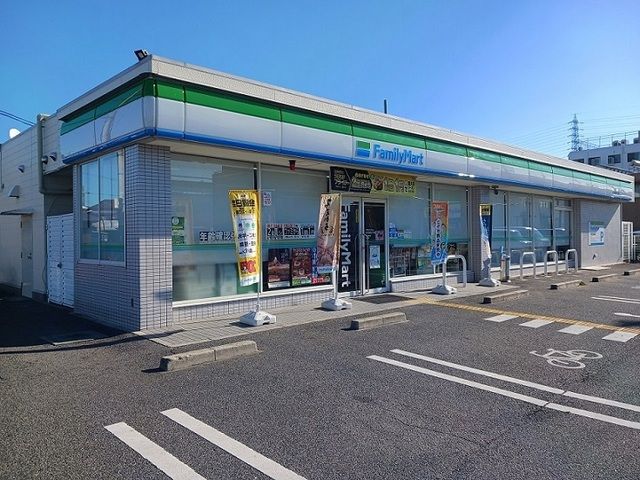 コンビニ　ファミリーマート様（コンビニ）まで350m