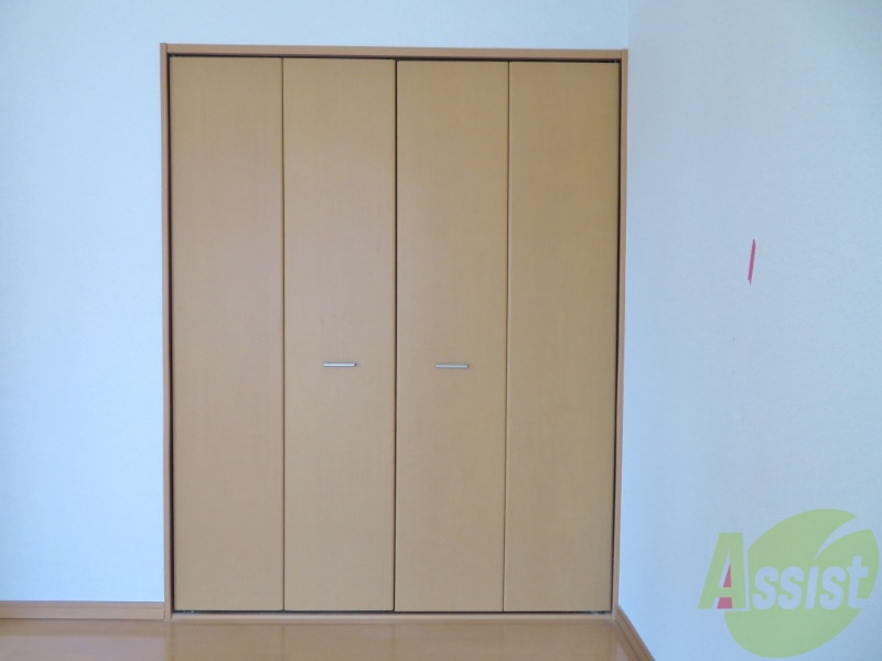 収納　洋室にある収納スペースは十分な広さがあると思います。