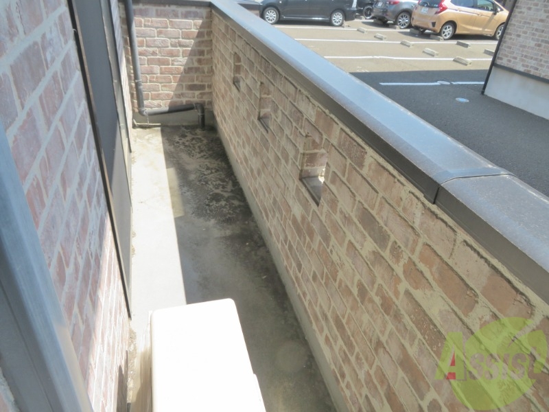 バルコニー　このバルコニースペースは洗濯物も問題なく干せそうですね。