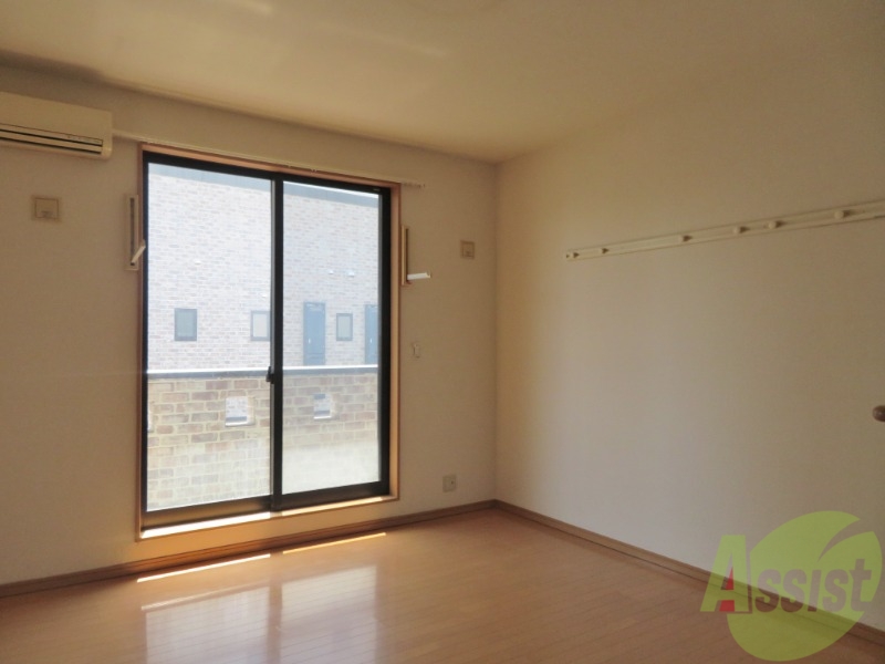 居室・リビング　陽当たりが良く、広々として過ごしやすそうです。