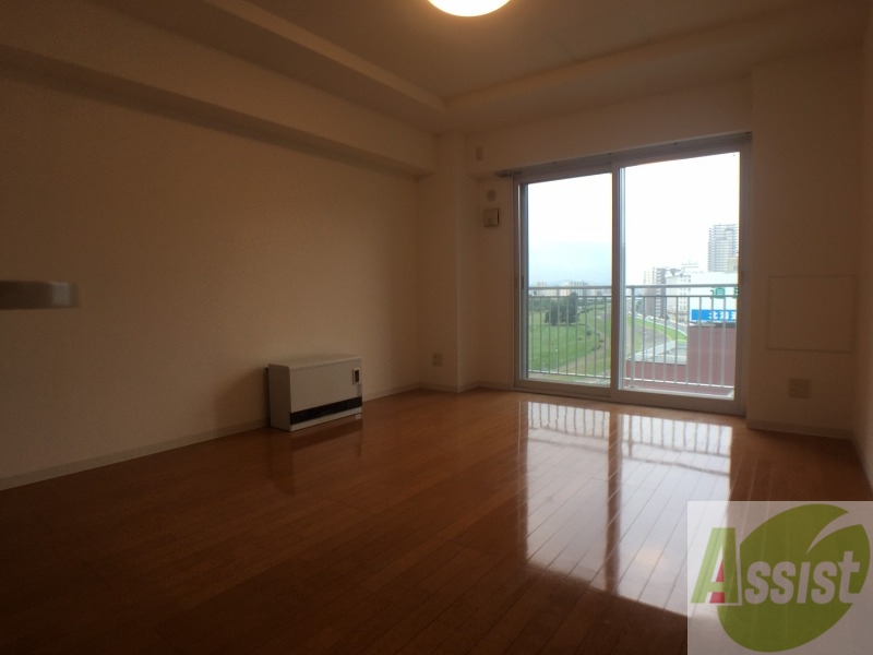 居室・リビング　広くてキレイなお部屋が広がっていて、充実した生活が送れそう。