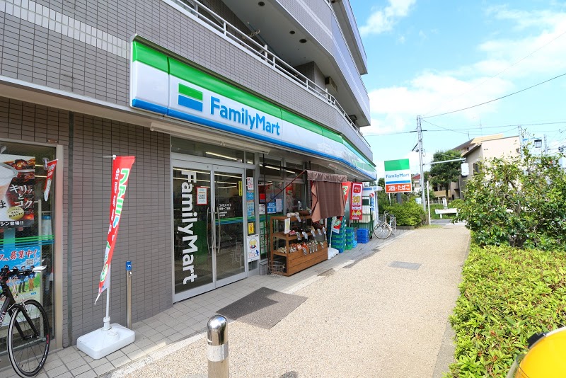 コンビニ　ファミリーマート弦巻一丁目店（コンビニ）まで189m