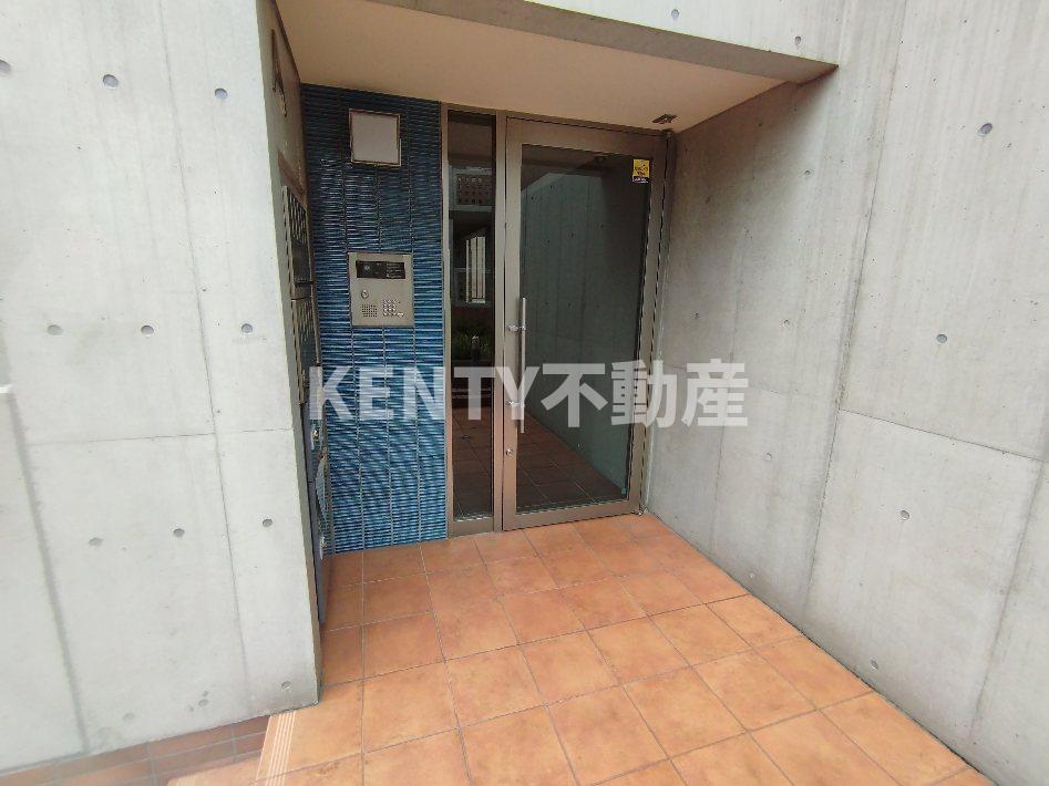 エントランス　落ち着いたエントランスです