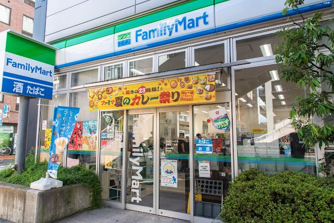 コンビニ　ファミリーマート 新橋五丁目店（コンビニ）まで154m