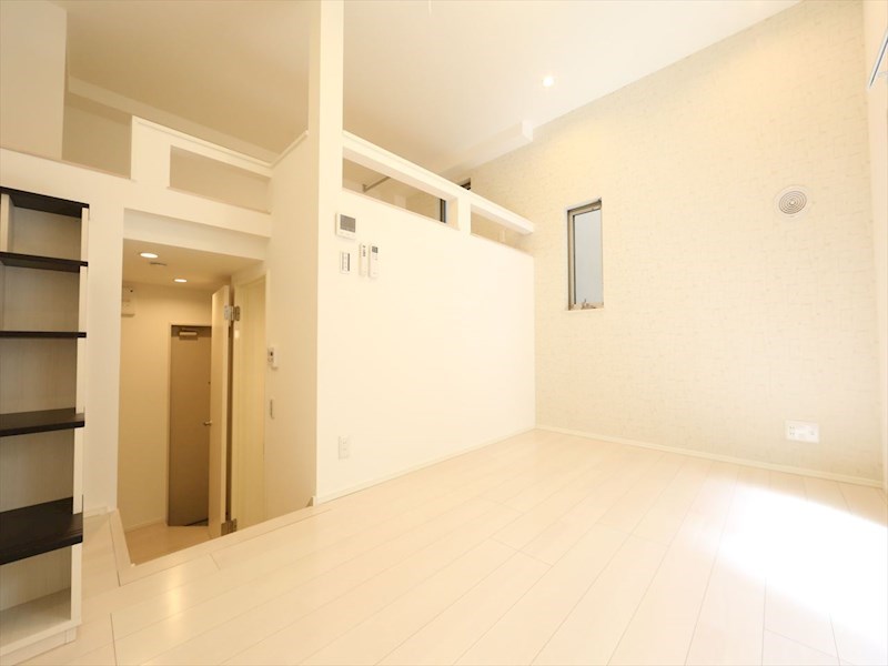 居室・リビング　洋室6.6帖　ロフト6.1帖（収納にも使えます）　同仕様写真