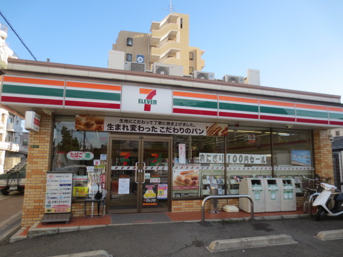 コンビニ　セブンイレブン（コンビニ）まで300m
