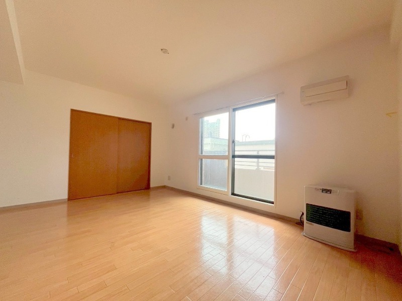 居室・リビング　明るく広々リビングスペース♪