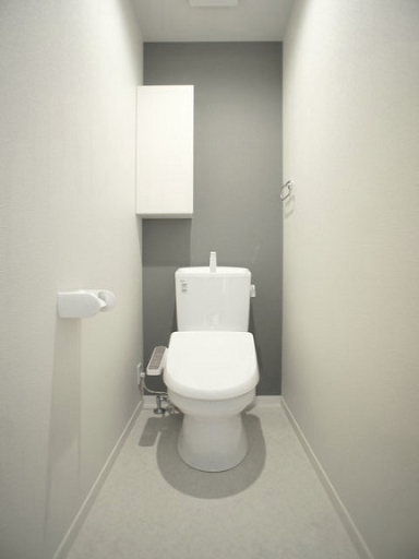 トイレ　温水洗浄暖房便座機能付きです♪