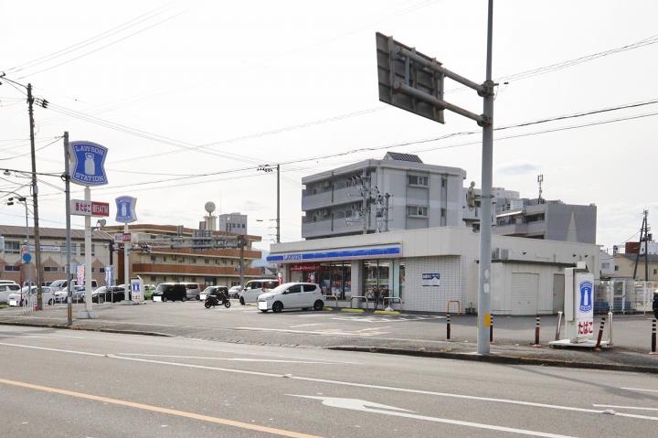 コンビニ　ローソン徳島中島田町店（コンビニ）まで613m