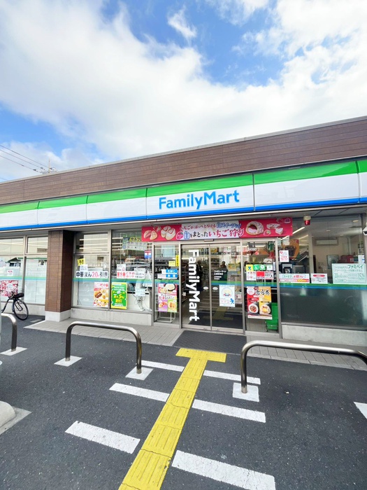 コンビニ　ファミリーマート三郷駅南店（コンビニ）まで110m